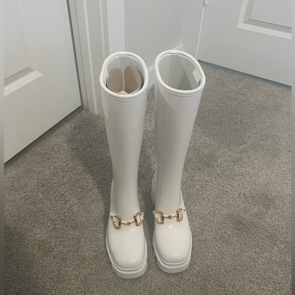 Authentic gucci white knee high rain boots with gold horsebit